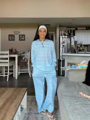 5’0” wearing size small 