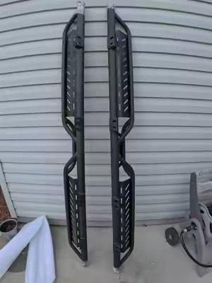 If you don’t have a set of running boards, these right here are perfect for you and if you do have a set that you don’t like these are a great replacement. #RunningBoards #TruckAccessories #ToyotaTundraAccessories #ToyotaTundra. #runningboards 