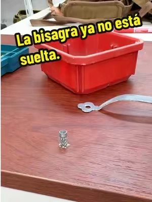 La bisagra ya no está suelta. #tools #DIY#woodworking #hometools #dealsforyoudays 