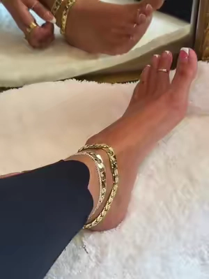 Cuban Link anklets have been my favorite way to add a little extra style without overthinking an outfit. #CubanLink #Anklet #GoldAnklet #JewelryStyle #EverydayAccessories 
