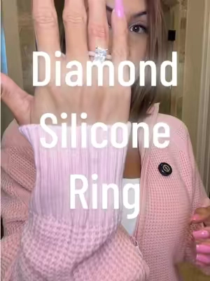 Some rings are just too basic for me but not this one! I’m huge fan of the thinner band too! So pretty and comfortable! @Rinfit Rings #siliconerings #ringforwomen #rubberring #rings #gymgirlthings 
