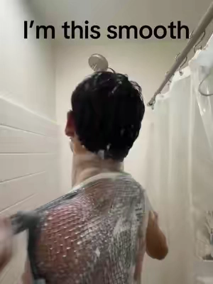 The African net sponge keeps my whole body smooth as it exfoiliates hard to clean places where dirt, sweat and dead skin build up. Definitely worth a try!!#shower #clean#skin #acne #skincare 