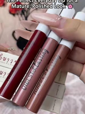 Ahora hay una promoción,Este set de 3 labiales mate aterciopelados se ve elegante, se siente suave y no se transfiere tan fácil. Colores perfectos para diario, trabajo o salidas. Por este precio, vale muchísimo la pena. ¡Revísalo en el carrito antes de que se acabe!🤩👇🏻👇🏻👇🏻#dealsforyoudays #maquillaje #affordable #lipstick #kbeauty