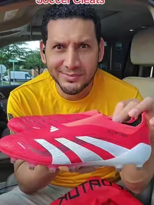 botas para jugar futbol predator #Soccer #Cleats #boots #sports #Athletic 