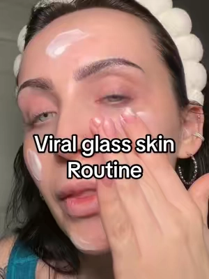 Let’s talk about the viral glass skin routine from @DaniellePheloung @loréal paris usa that’s floating around #glassskinroutine #glassskin #lorealparispartner #moisturizer 