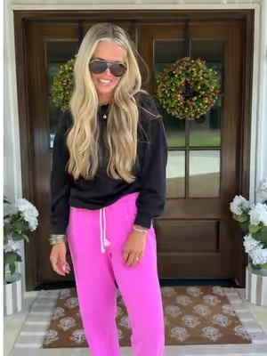 The comfiest coziest jogger sweatpants from Gap! These are so soft and comfortable and perfect for fall! #tiktokshopcreatorpicks #tiktokshopsummersale #gap #backtoachooloutfits #joggersweatpants 