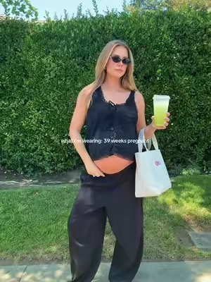 Because comfy can still be so cute babes! Wearing a large in the top (linked in my showcase) and the pants linked in this video 🙌🏼 