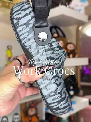 A must have if you’re on your feet most of the day ✨ #crocs #workcrocs #crocs #flashsale #clogs 
