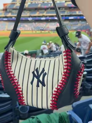 Just in time for baseball season! The perfect accessory ⚾️✨ #baseballgirls #baseballmom #yankees #mlbbag #baseballszn 