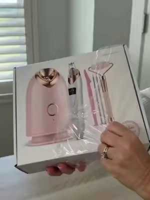 Este set facial lo tiene todo para consentir tu piel en casa ✨ Incluye vaporizador, removedor de puntos negros, rodillo facial, herramientas de limpieza, mascarillas y varios accesorios para una rutina completa. Perfecto para dejar la piel con una sensación limpia, fresca y cuidada 💗 #TikTokShop #CuidadoFacial #RutinaDeBelleza #LimpiezaFacial #SkincareEnCasa 