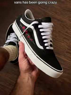 I recommend sizing up a half size #vans #vansoffwall #vansskate 