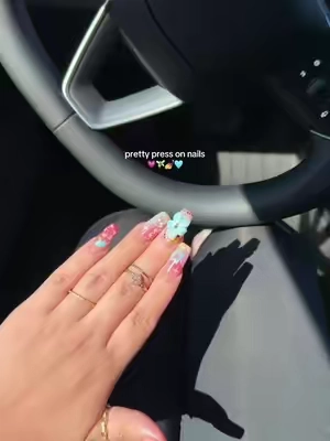 me and press ons for life 🤝 #pressonnails #fakenails #nailinspo #pressons #girlythings @NailVesta 