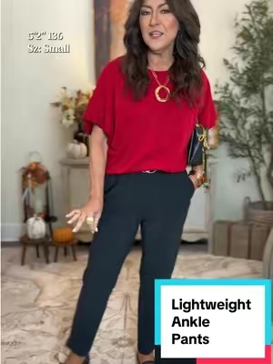 Stretchy ankle pants perfect for short girls. #tiktokshopcreatorpicks #baleaf #anklepants #pantsforwomen 