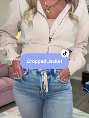 Super flattering and cute cropped jacket! @Arssm 