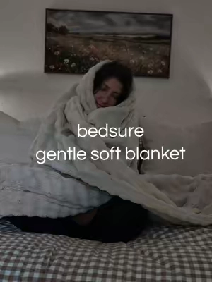 the softest blanket that I own! incredibly snuggly and massive @Bedsure US Local #blanket #blankets #bedsure #bedding #cozy 