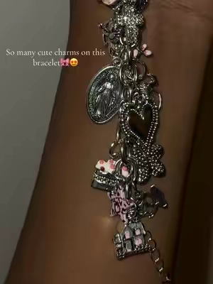 Can’t go wrong with a cute bracelet!🎀 #jewlery #bracelet #charmbracelets #fypシ #contentcreator 