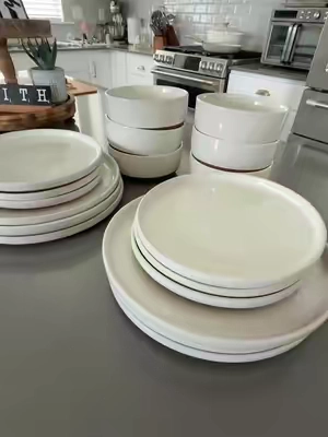 Get rid of your mismatched dishes and grab one of these large sets of dinnerware. #dishes #dinnerwear 