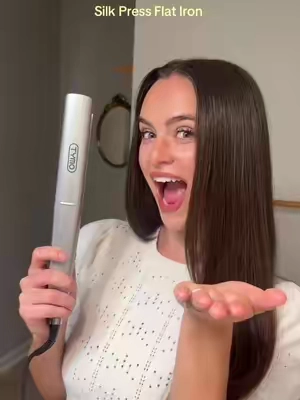 The BEST straightener on the market right now!!! The @TYMO BEAUTY US flaight holo is a must if you want your hair to look like silk! #straightener #tymo #tymobeauty #flatiron #silkpress 