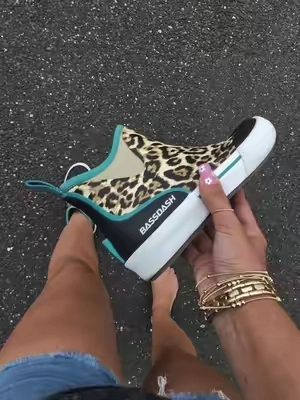 the comfiest deckboots but make em cute 🐆🖤