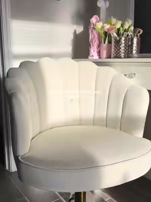 Esta hermosa esta silla para tu vanity de maquillaje o tu officina 💫🤍 #vanity #petalchair #office #officechair #homefinds @Hulala Home 