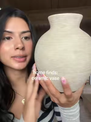 affordable home decor finds #ceramicvase #homefinds #honedecor #flowervase #tiktokshopcreatorpicks 