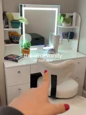 perfect for back to school! this vanity is STUNNING. And we have had it for a year, it’s still in perfect condition #vanity #backtoschool 