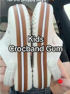 Kids crocs are always a win but these are tooo adorable 😍🐊 #kidscrocs #crocbandgum #crocs 