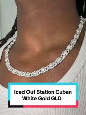 This jewelry piece is so beautiful in person and wow the diamonds are glistening 💎 #cubannecklace #cubanchain #whitegold #jewelryaesthetic 