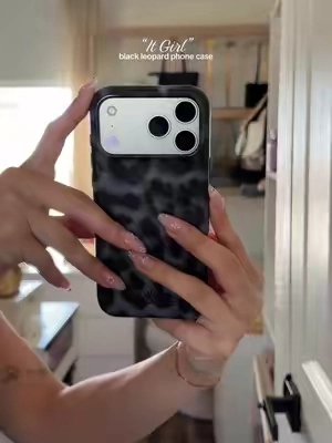 the perfect chic phone case 🖤 #velvetcaviar #cutephonecases #phonecase #magsafe #tiktokshopcreatorpicks 