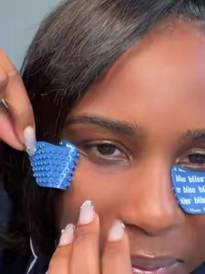 Under eye suction to act like cupping. The skincare innovation is amazing #eyepatch #cupping #darkcircles 