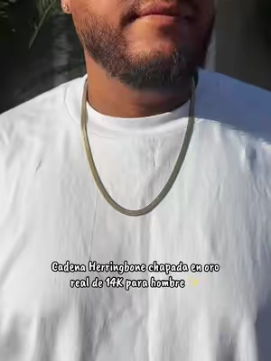 Eleva cualquier look con esta cadena tipo espiga chapada en oro de 14K. Su diseño elegante y brillante combina fácilmente con outfits casuales o formales, y también luce increíble con un dije. Un accesorio clásico para uso diario o para regalar. ✨ #CadenaDeOro #CadenaEspiga #AccesoriosHombre 