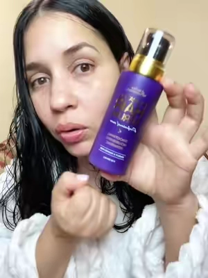Anti frizz profesional, este es un serum hidratante que además de reducir muy bien el frizz de mi cabello me ayuda a sellar las puntas y repararlas y cuando lo aplico en el cabello seco me desenreda y acondiciona mi peinado #paratiiiiiiiiiiiiiiiiiiiiiiiiiiiiiii #tiktokshopcreatorpicks #tiktokshopsummersale #antifrizz #serumhidratante 