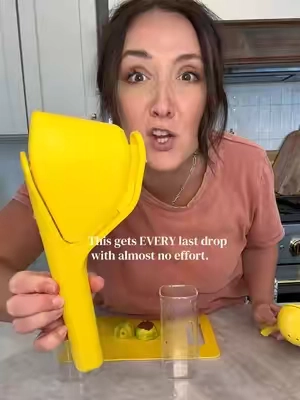 🍋 I had no idea how much lemon juice I was wasting until I started using this. It gets every last drop, keeps the seeds out, and saves my hands. One of those kitchen tools you’ll use way more than you expect! #LemonJuicer #KitchenGadget #KitchenHack #dinner  #KitchenMustHave  