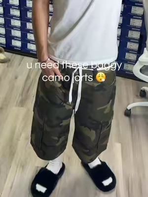 @VICTORIOUSUSA snapped on these camo cargos #baggyshorts #camoshorts #fitty #streetwear #mensfashion 