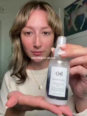 takes a couple minutes to dry but once it does it is perfection #oilyhair #oilybangs #dryshampoomist #dryshampoohack #dryshampoo 
