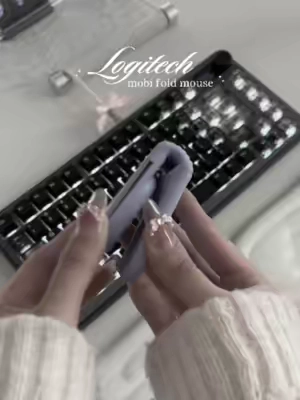 what a cool mouse! my first time seeing a foldable mouse 😆 @logitech 🤍 #summervibes #summerwins #tiktokshopcreatorpicks #tiktokshopsummersale #weeklydeals #Summer #payday #summerfinds #summersale #logitech