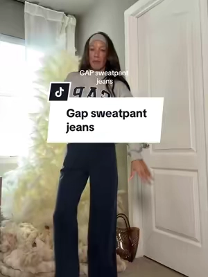 The Gap Heavyweight Baggy Sweatpant Jeans are the perfect mix of denim style and sweatpant comfort. 🤎 The relaxed fit makes them easy to dress up or down, and they’re giving effortless cool girl vibes for fall. Prices may change. #tiktokshopcreatorpicks #GapStyle #BaggyJeans #FallFashion #ComfyStyle