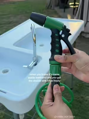 It honestly makes cleaning up so much easier @Segawe  #portabletable #outdoorsink #segawe #backyardvibes 