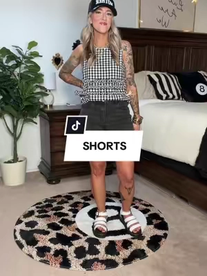 I’m 5’3” 135lbs wearing a small. Comes in so many other colors! The mark is water from my steamer 😅 #denimshorts #stretchydenim #stretchyshorts #womensshorts #shortsforwomen 