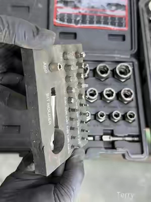 Stripped threads and broken screws—this kit can actually handle both.#TikTokshop #mechanictools#automotivetools#diytools#garagetools