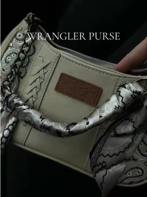 The cutest western shoulder/crossbody bag🐴 @Wrangler & comes in so many colors!  #purse #wrangler #westernfashion #shoulderbag #giftguide 