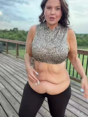 Sculpting and shaping #halara #activewear #curvyfashion #tiktokmademebuyit 