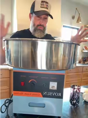 A flippin’ cotton candy machine!! #cottoncandymachine #cottoncandymaker #cottoncandy 