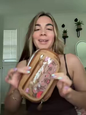 Para una niña que ame los capybara este set de utencilios escolares le va a encantar 