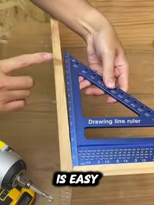 Dead-square 90° in 1 second. No extra hands needed. ⏱️ #cornerclamp #woodtok #woodworkingtools #cornerclampsforwoodworking #SYYKTTD 