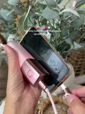The cutest portable charger! 💖 No extra cords needed.. just plug it into the wall, use the built-in charging cord, and enjoy fast charging. ⚡📱 #phonecharger #charger #portablecharger #giftguide 