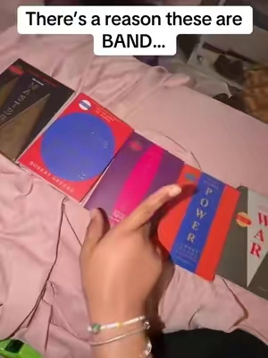 Every household needs these books!  #BookTok #creatorsearchinsights #bookrecommendation #psychologybooks 