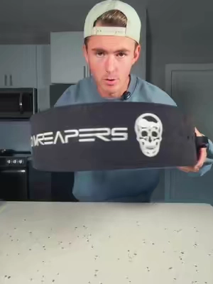 Don’t let your back get blown out #gymreapers #leverbelt 