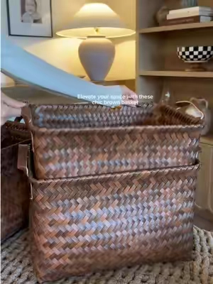 The little details that make a home feel warm🧺🤎 These woven baskets are as pretty as they are practical🧺 #homeorganization #homeessentials #cozyhomedecor #homedecor 