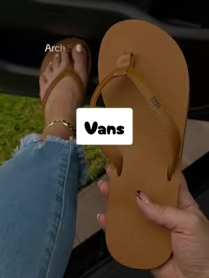 simple and cute, the flip flops you've been looking for @vans #vans #flipflops #sandal #vacations #walking 